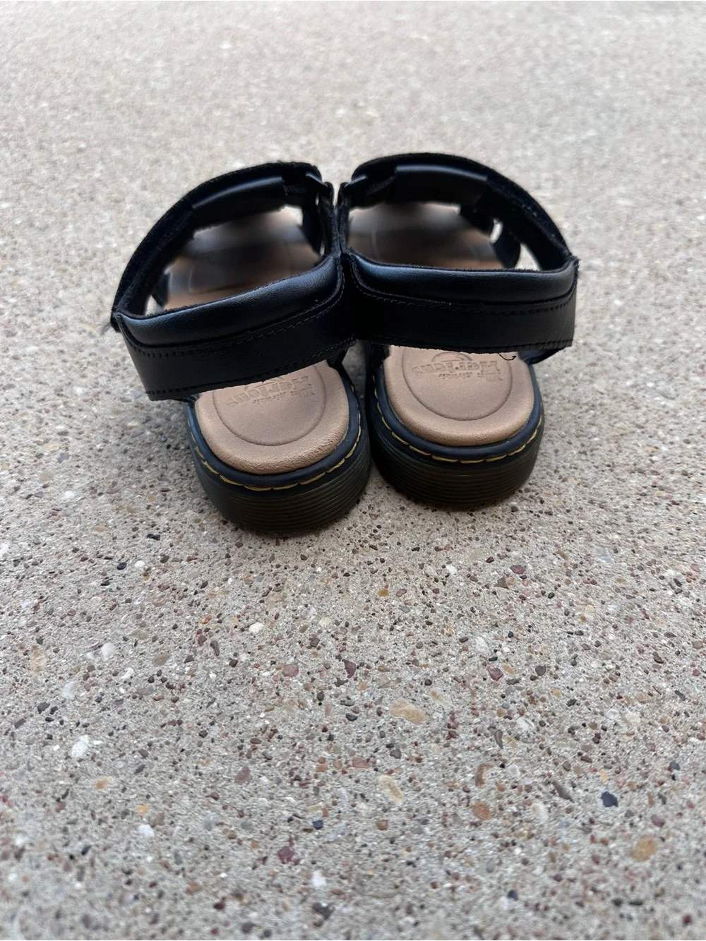 Dr. Martens Moby II J Sandals Doc Martens Black / Used Children’s Size 5 (A9)